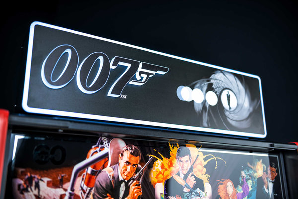 James Bond 007 Stern Pinball Premium Limited Edition 60th anniversary Flipperautomat kaufen
